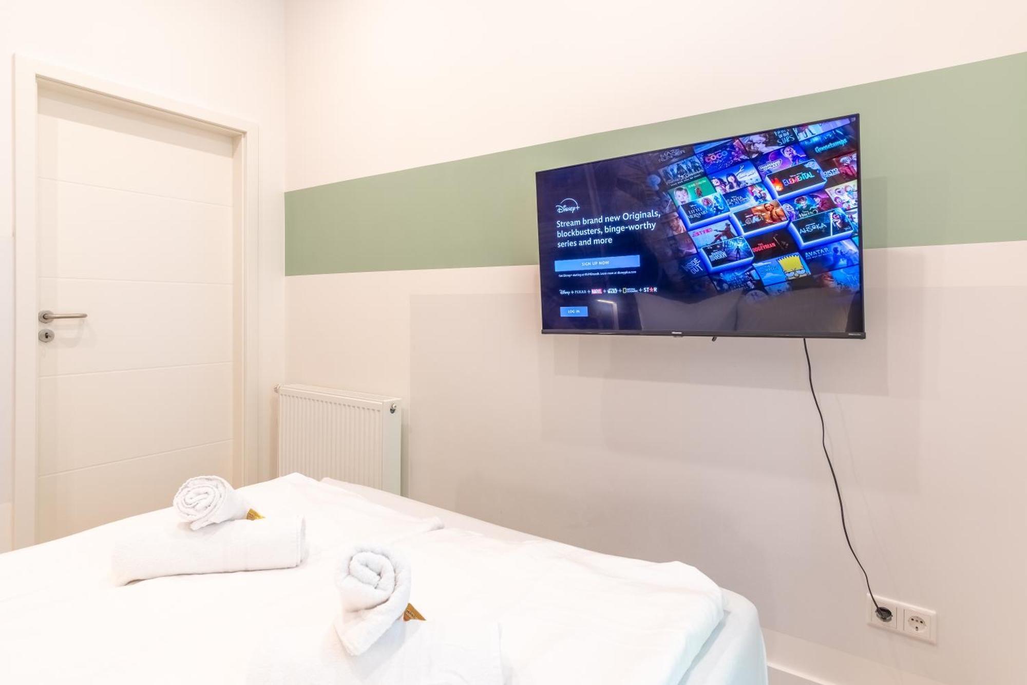 65 Zoll 4K Tv, Disney Plus, Soundbar, Kostenloser Kaffee, 5 Raeume Leipzig Ngoại thất bức ảnh